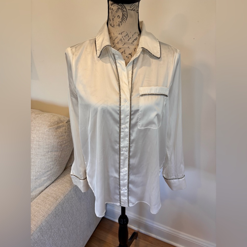 Blue b. Collection white silk like blouse w/ rhinestone trim detailing sz S NWT